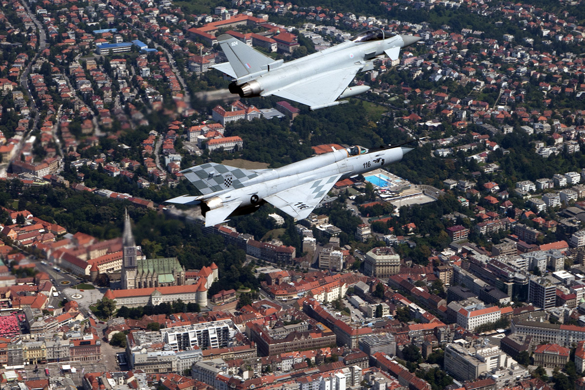 Slika https://www.morh.hr/wp-content/uploads/2018/07/mig21_eurofighter_typhoon_zagreb_21072018_v.jpg