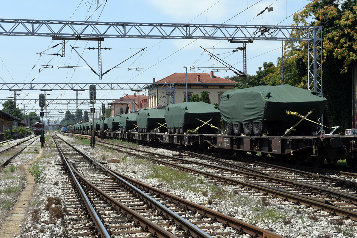 Slika https://www.morh.hr/wp-content/uploads/2018/07/povratak_pripadnika_1_hrvcon-a_iz_litve_02072018_09.jpg