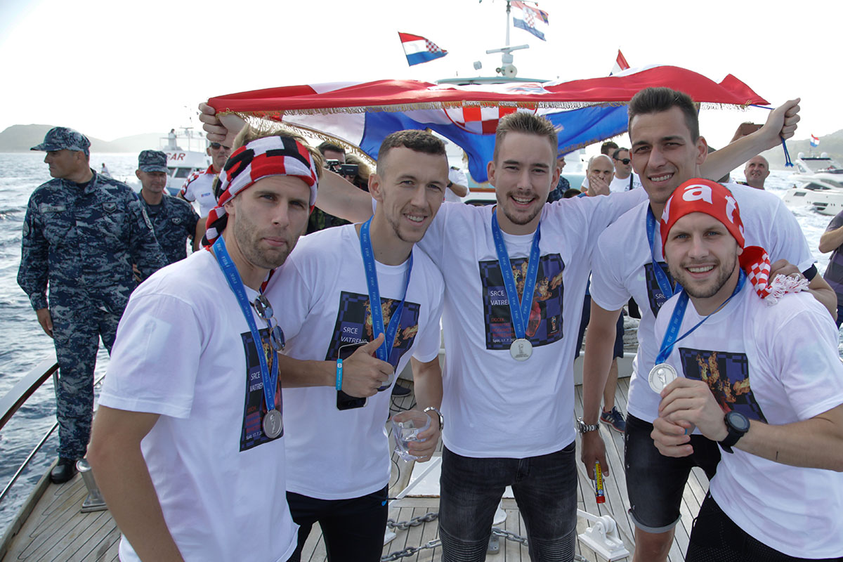 Slika https://www.morh.hr/wp-content/uploads/2018/07/vatreni_dalmacija_18072018_10.jpg