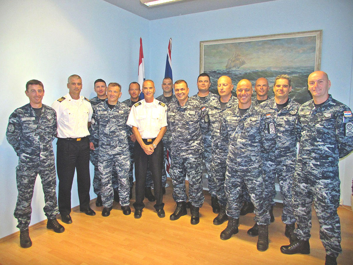 Slika https://www.morh.hr/wp-content/uploads/2018/08/apvd_team_22082018_v.jpg