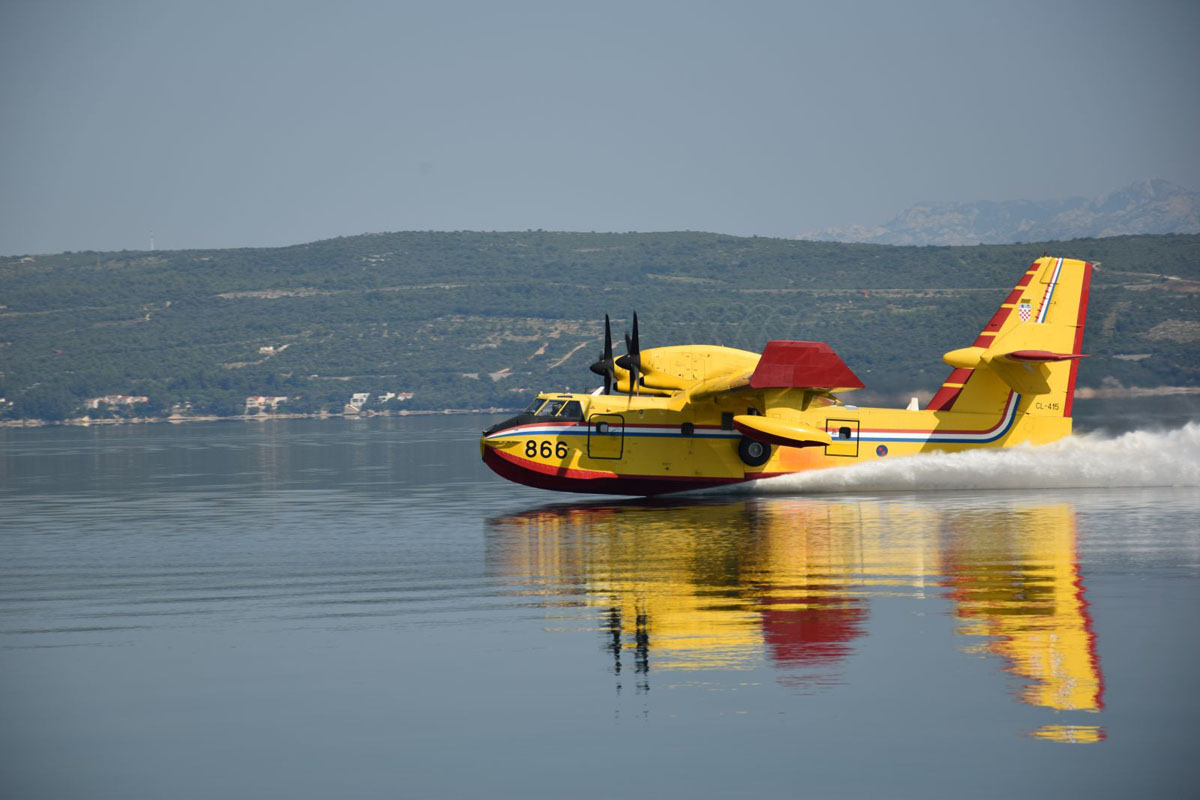 Slika https://www.morh.hr/wp-content/uploads/2018/08/canadiar_22082018_v.jpg