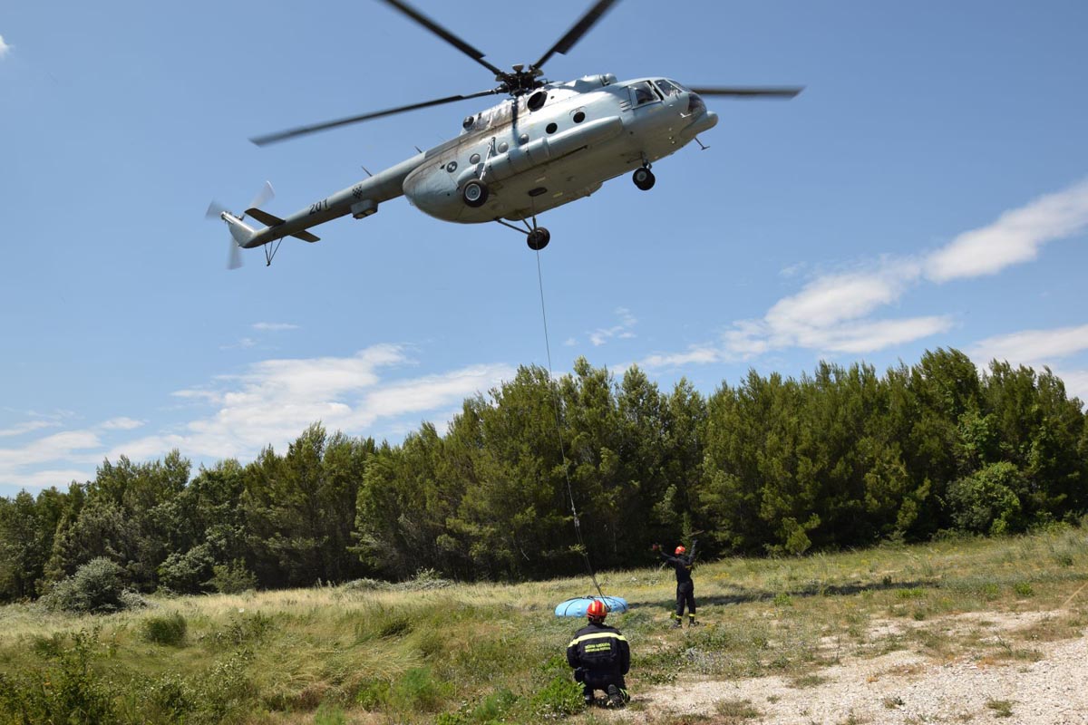 Slika https://www.morh.hr/wp-content/uploads/2018/08/helikopter_09082018_v.jpg