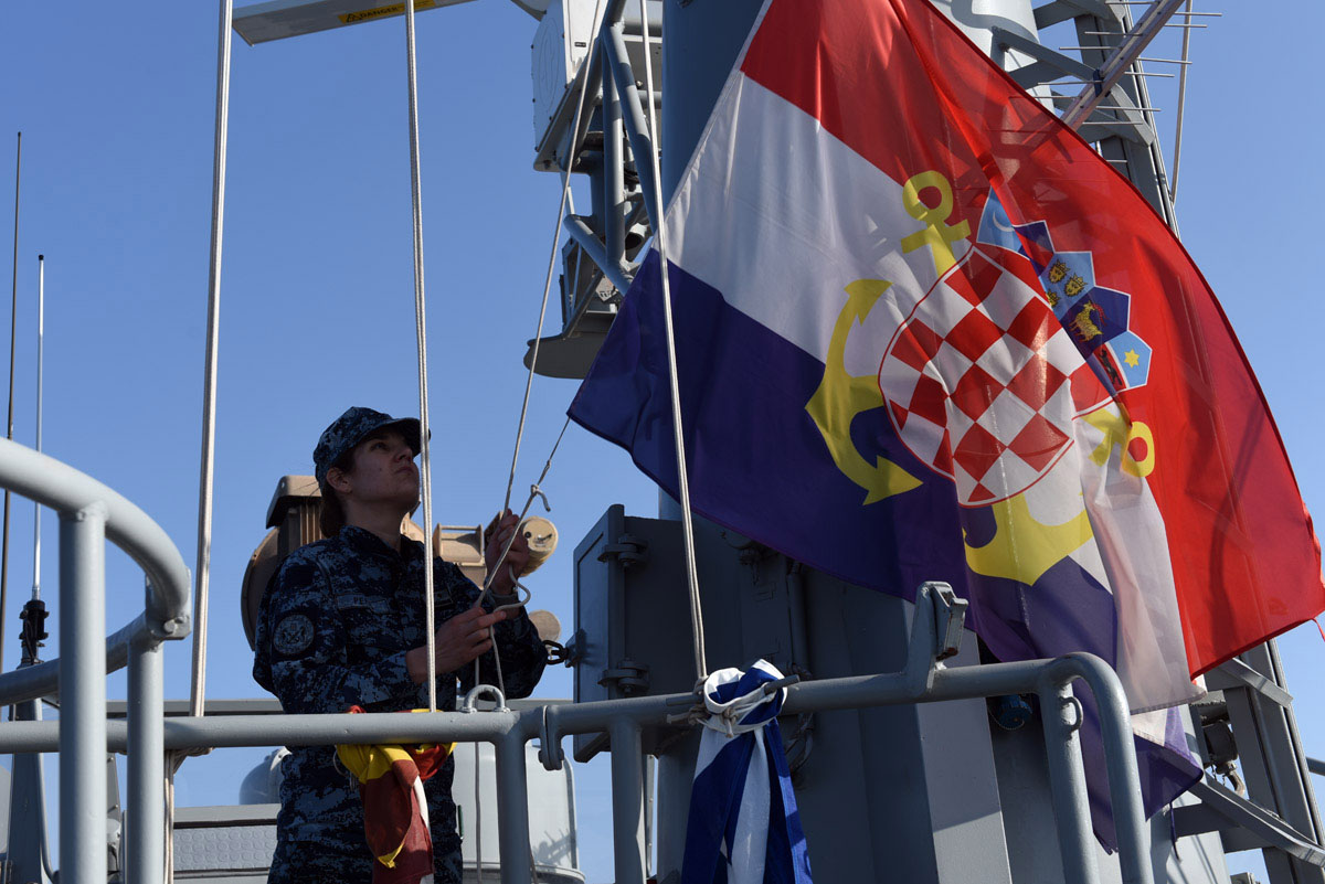 Slika https://www.morh.hr/wp-content/uploads/2018/09/hrm-zastava_11092018_v.jpg