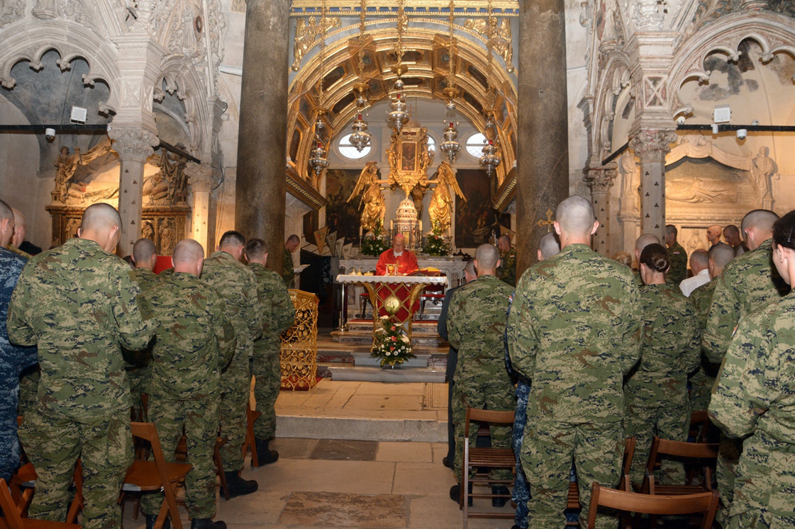 Slika https://www.morh.hr/wp-content/uploads/2018/09/sveta_misa_za_kadete_osrh_200918_02.jpg