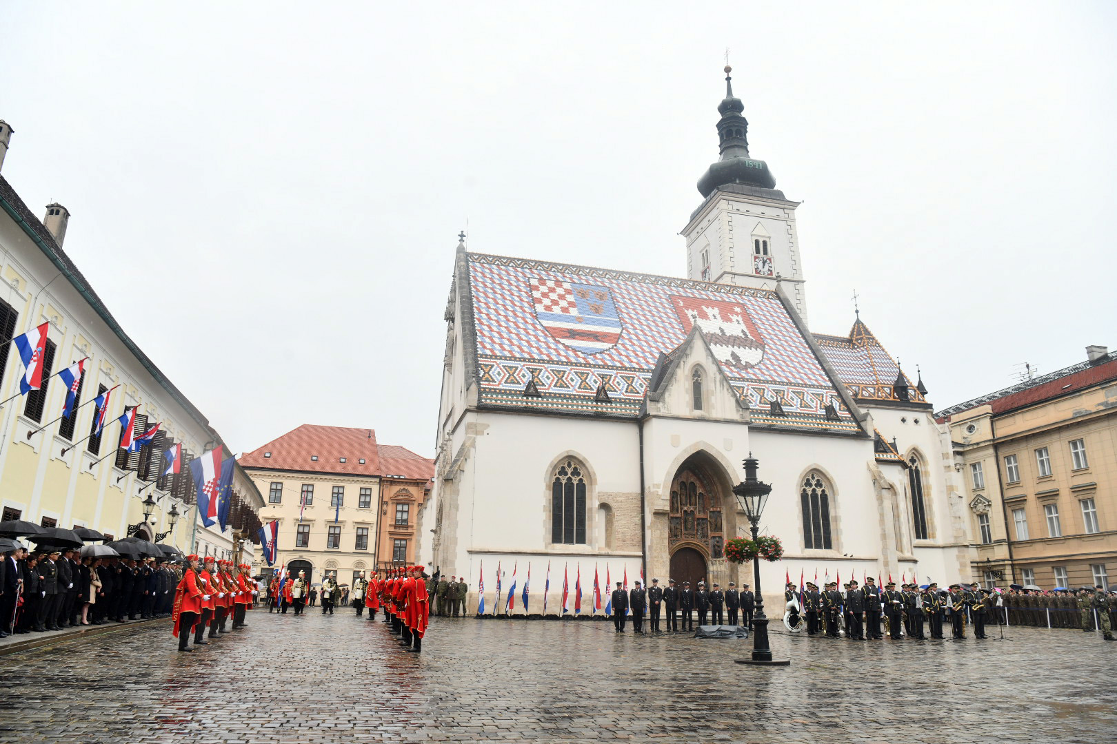 Slika https://www.morh.hr/wp-content/uploads/2018/10/dan_neovisnosti_rh_smjena_straze_08102018_02.jpg