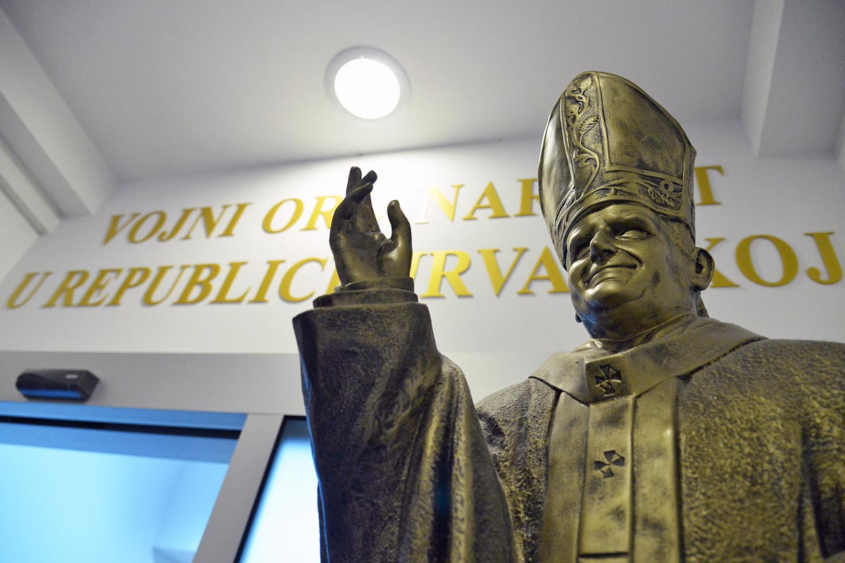 Slika https://www.morh.hr/wp-content/uploads/2018/10/dan_vojne_kapelanije_morh_29102018_18.jpg