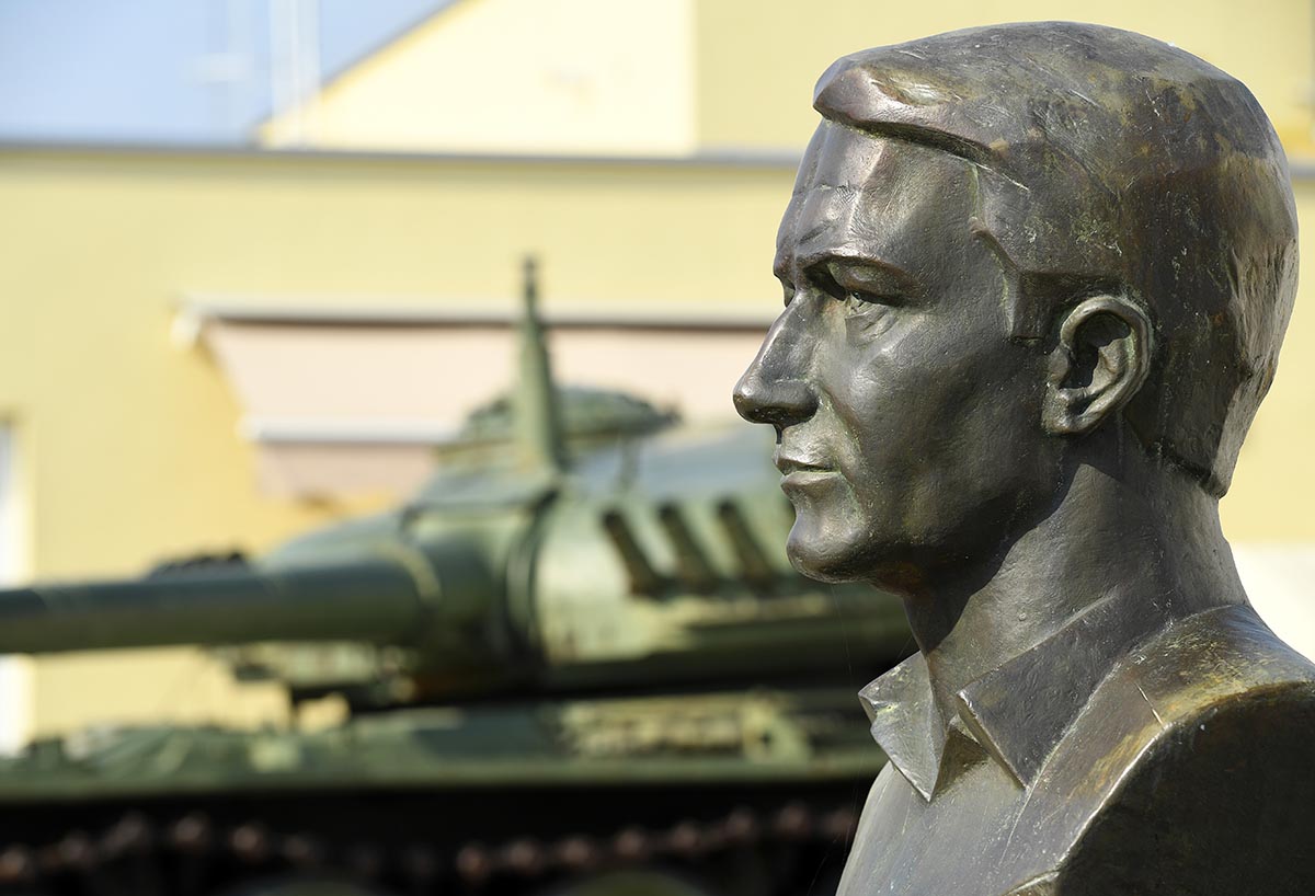 Slika https://www.morh.hr/wp-content/uploads/2018/10/godisnjica_pogibije_generala_zadre_16102018_28.jpg