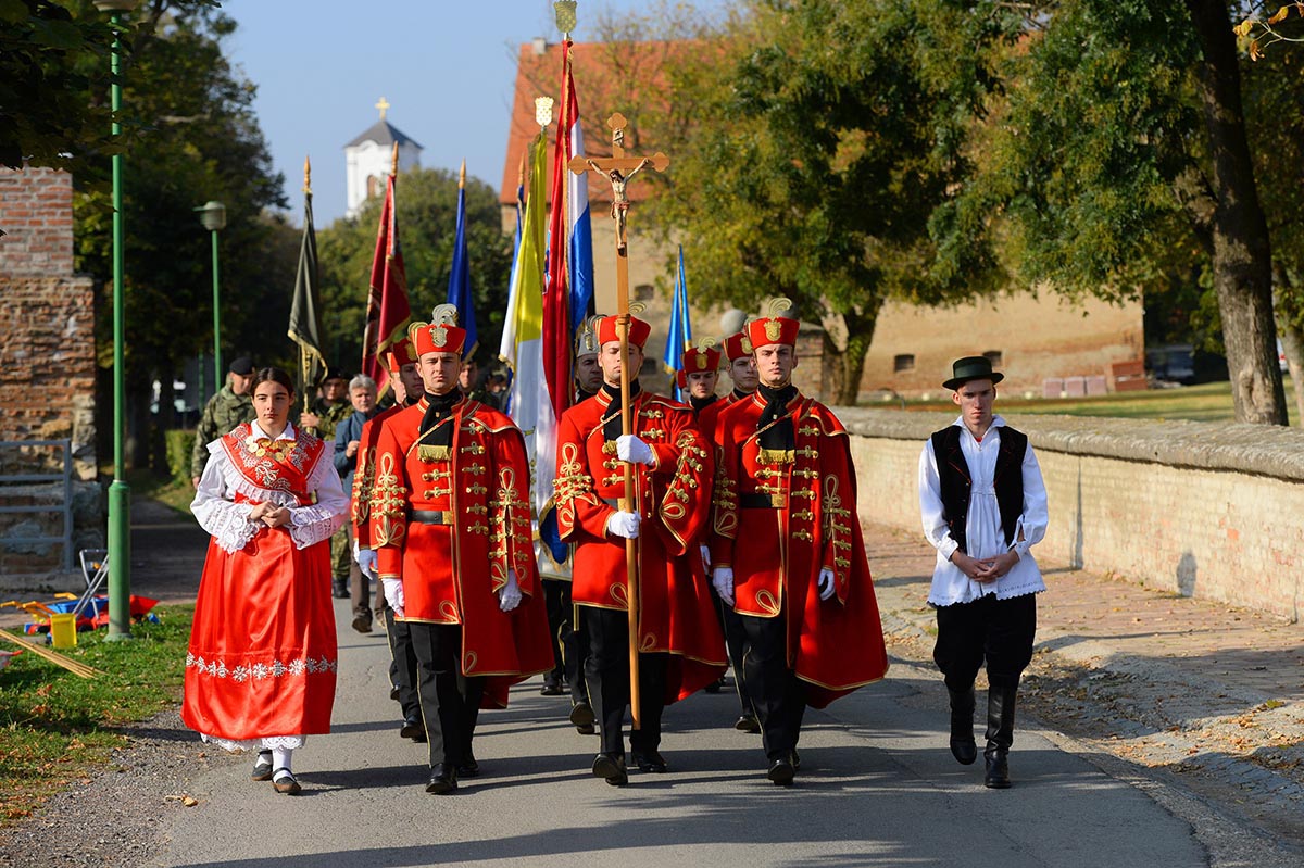 Slika https://www.morh.hr/wp-content/uploads/2018/10/hodocasce_ilok_23102018_35_v.jpg