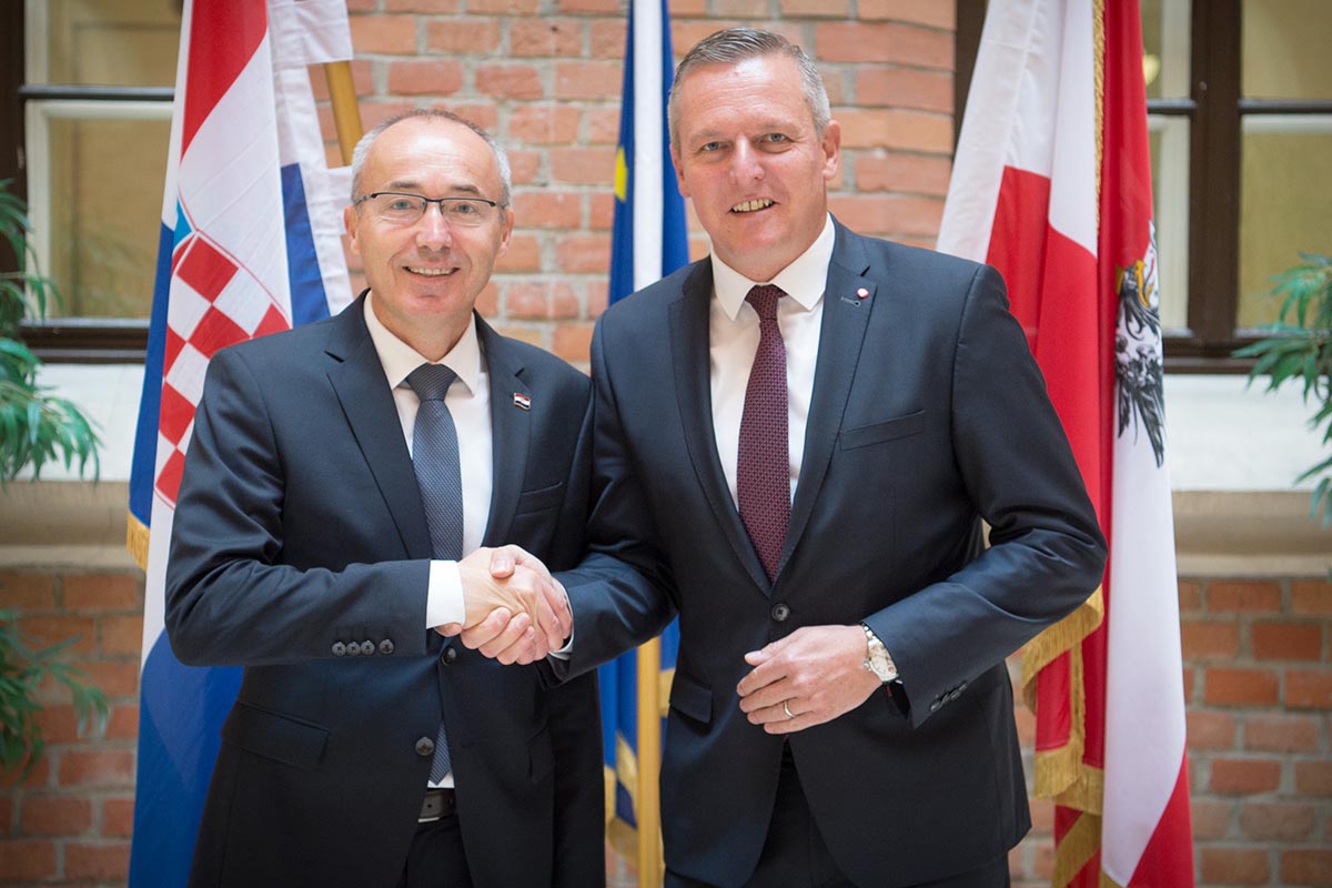 Slika https://www.morh.hr/wp-content/uploads/2018/10/krsticevic_kunasek_austrija_bec_30102018_v.jpg