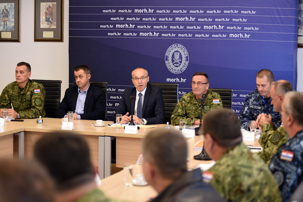 Slika https://www.morh.hr/wp-content/uploads/2018/10/predstavljena_vojna_vjezba_velebit_18_zdruzena_snaga_02102018_01.jpg