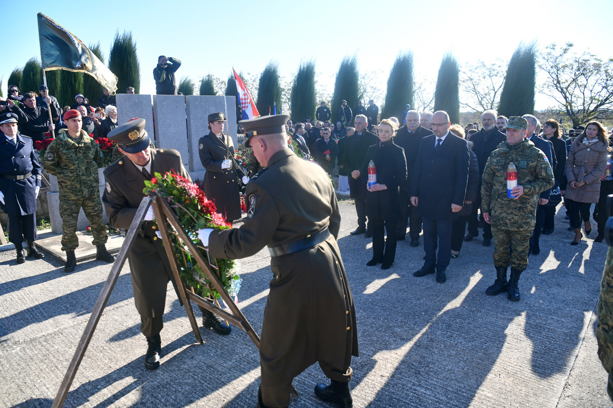 Slika https://www.morh.hr/wp-content/uploads/2018/11/skabrnja_18112018_v.jpg