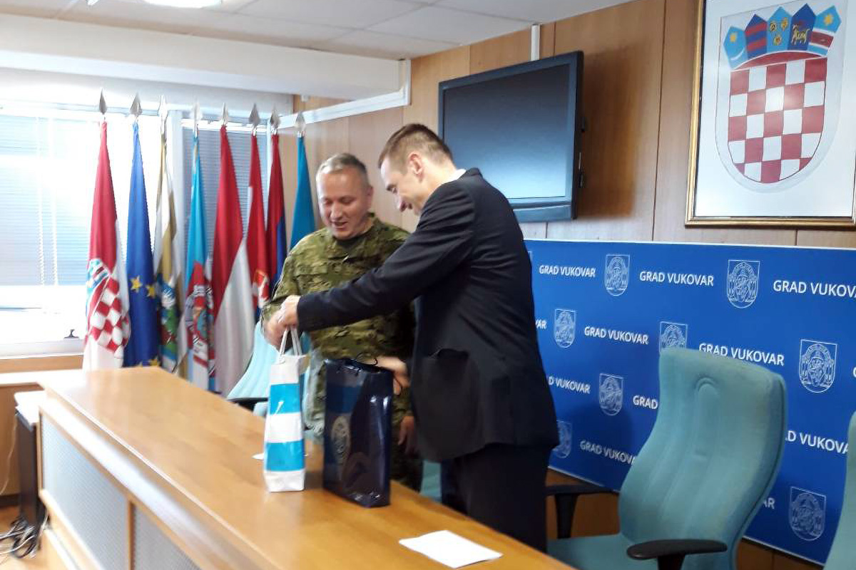 Slika https://www.morh.hr/wp-content/uploads/2018/11/sredisnjica_za_upravljanje_osobljem_u_osrh_08112018_03.jpg