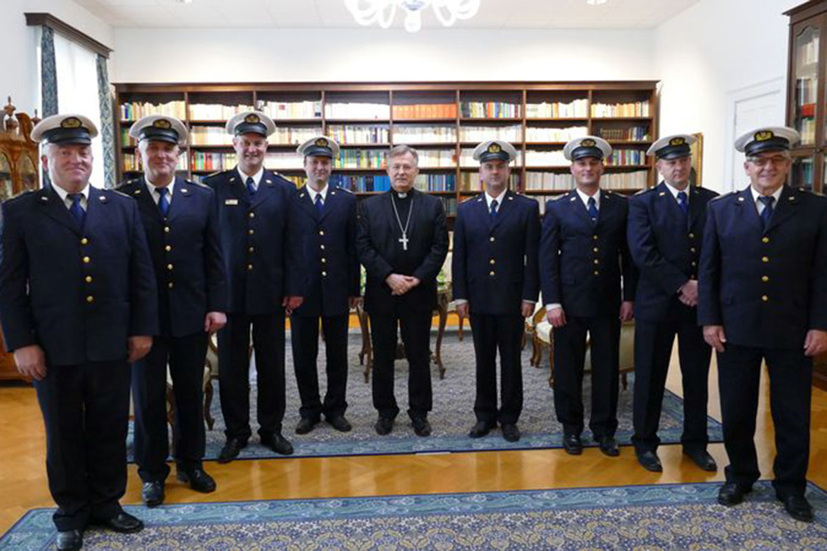 Slika https://www.morh.hr/wp-content/uploads/2018/12/klapa_sv_juraj_07122018_v.jpg