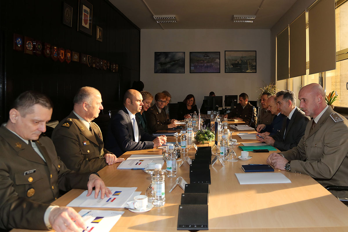 Slika https://www.morh.hr/wp-content/uploads/2018/12/mihatov_sajinovic_morh_101218_01.jpg