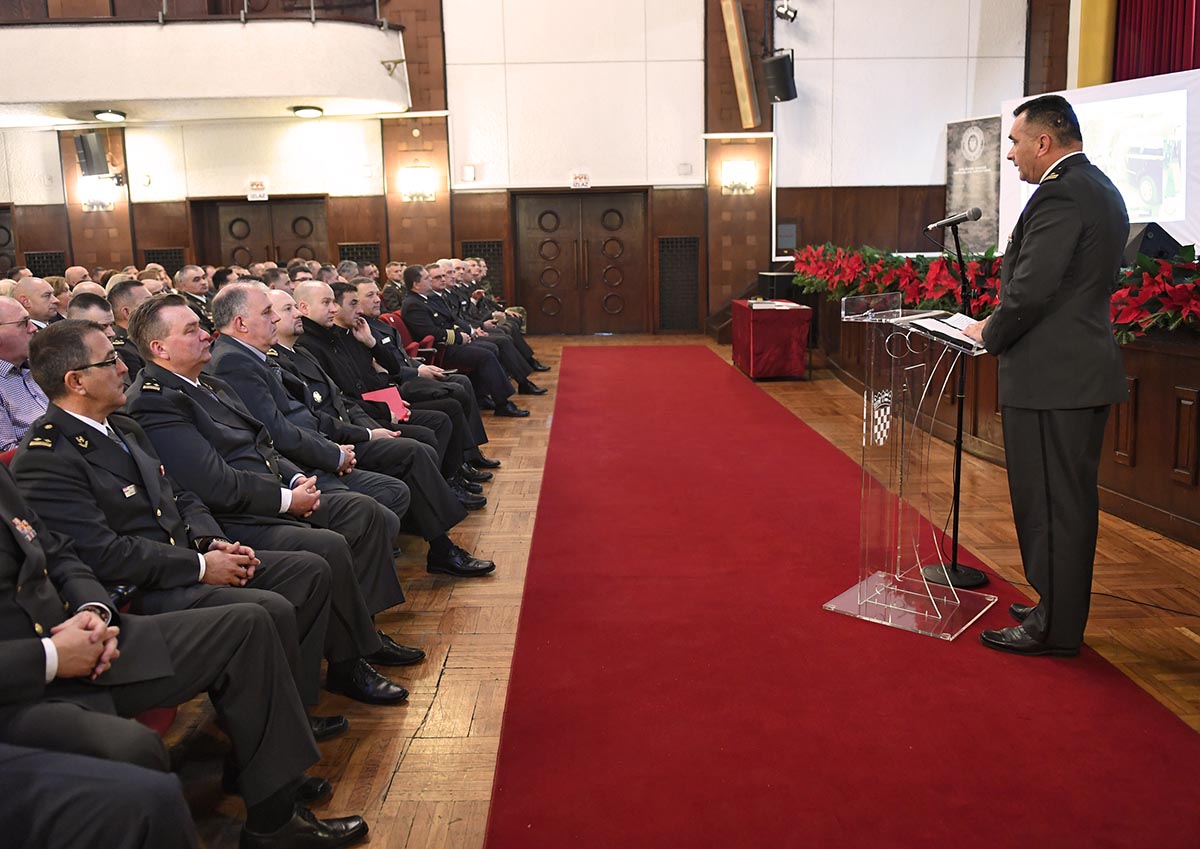 Slika https://www.morh.hr/wp-content/uploads/2018/12/obletnica_doma_stozera_30112018_10.jpg