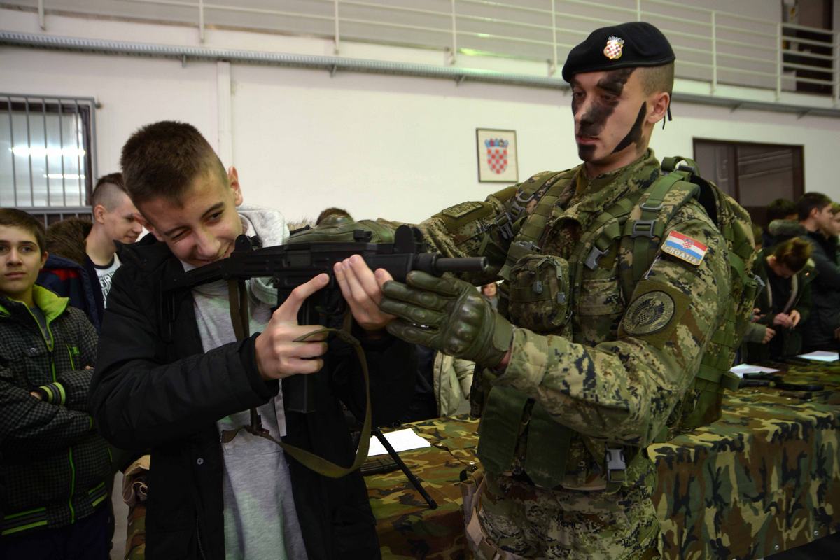 Slika https://www.morh.hr/wp-content/uploads/2018/12/osnovna_skola_kustosija_hvu_131218_03.jpg