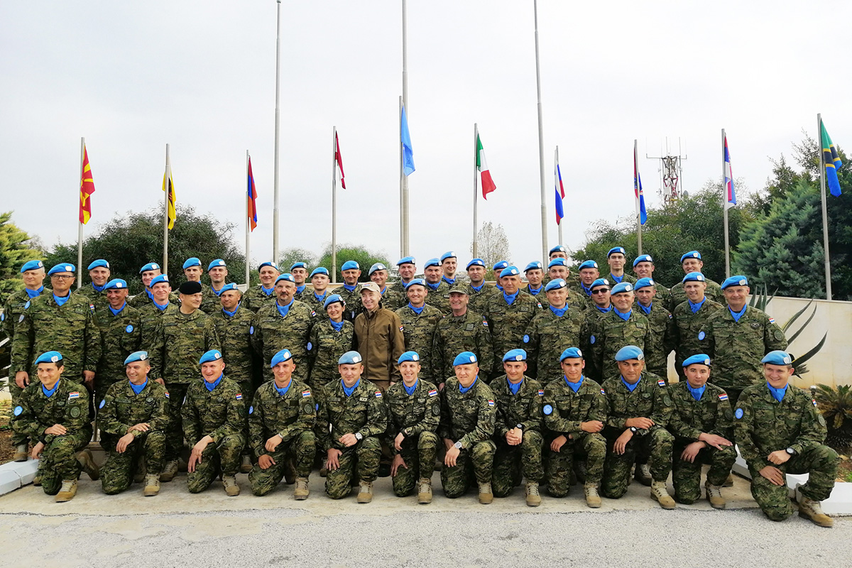 Slika https://www.morh.hr/wp-content/uploads/2018/12/posjeta_mo_hrvatskim_vojnicima_libanon_29112018_01.1.jpg