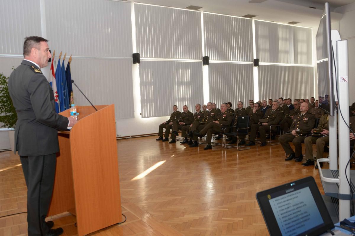 Slika https://www.morh.hr/wp-content/uploads/2018/12/sundov_hrvatsko_vojno_uciliste_101218_v.jpg