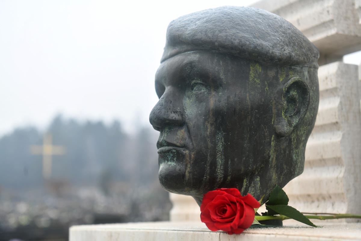 Slika https://www.morh.hr/wp-content/uploads/2019/01/general-bojnik-gordan-cacic-201218_v.jpg