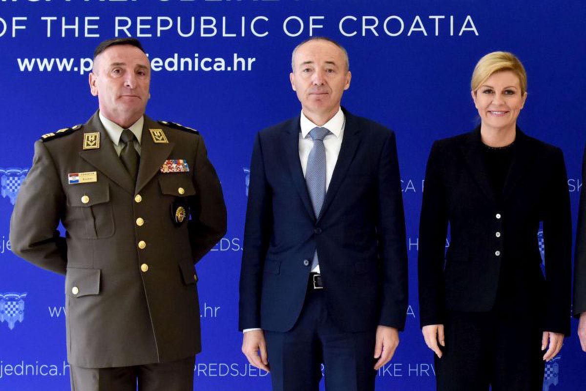 Slika https://www.morh.hr/wp-content/uploads/2019/01/krsticevic_sundov_predsjednica_kolinda_grabar_kitarovic_v.jpg