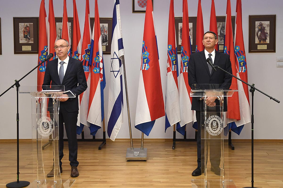 Slika https://www.morh.hr/wp-content/uploads/2019/01/predstavnici_hrvatske_i_izraela_morh_100119_vv.jpg