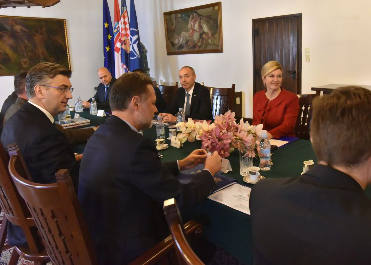 Slika https://www.morh.hr/wp-content/uploads/2019/01/vijece_za_obranu_14012019_v.jpg