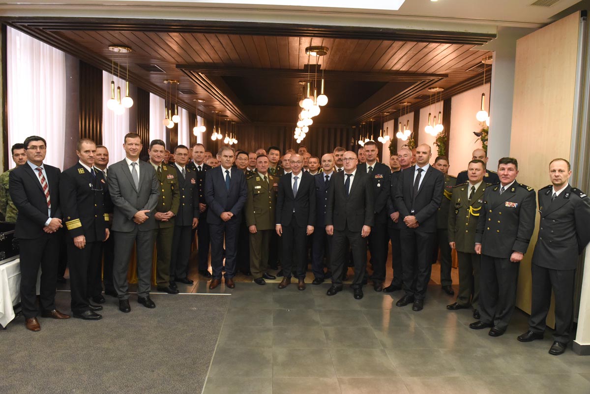 Slika https://www.morh.hr/wp-content/uploads/2019/01/vojno_diplomatski_zbor_2018_171218_v.jpg