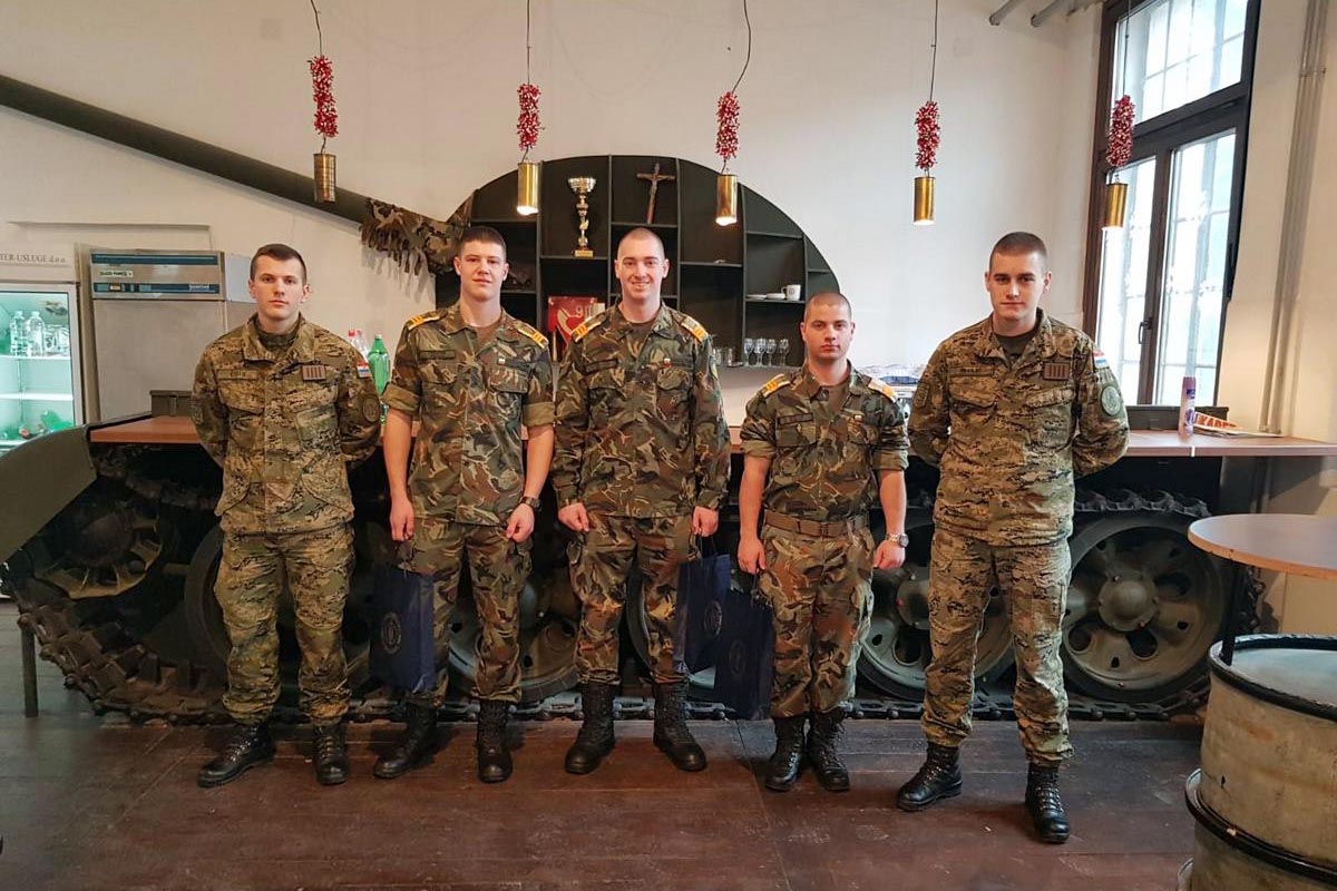 Slika https://www.morh.hr/wp-content/uploads/2019/02/bugarski_kadeti_hvu_v.jpg