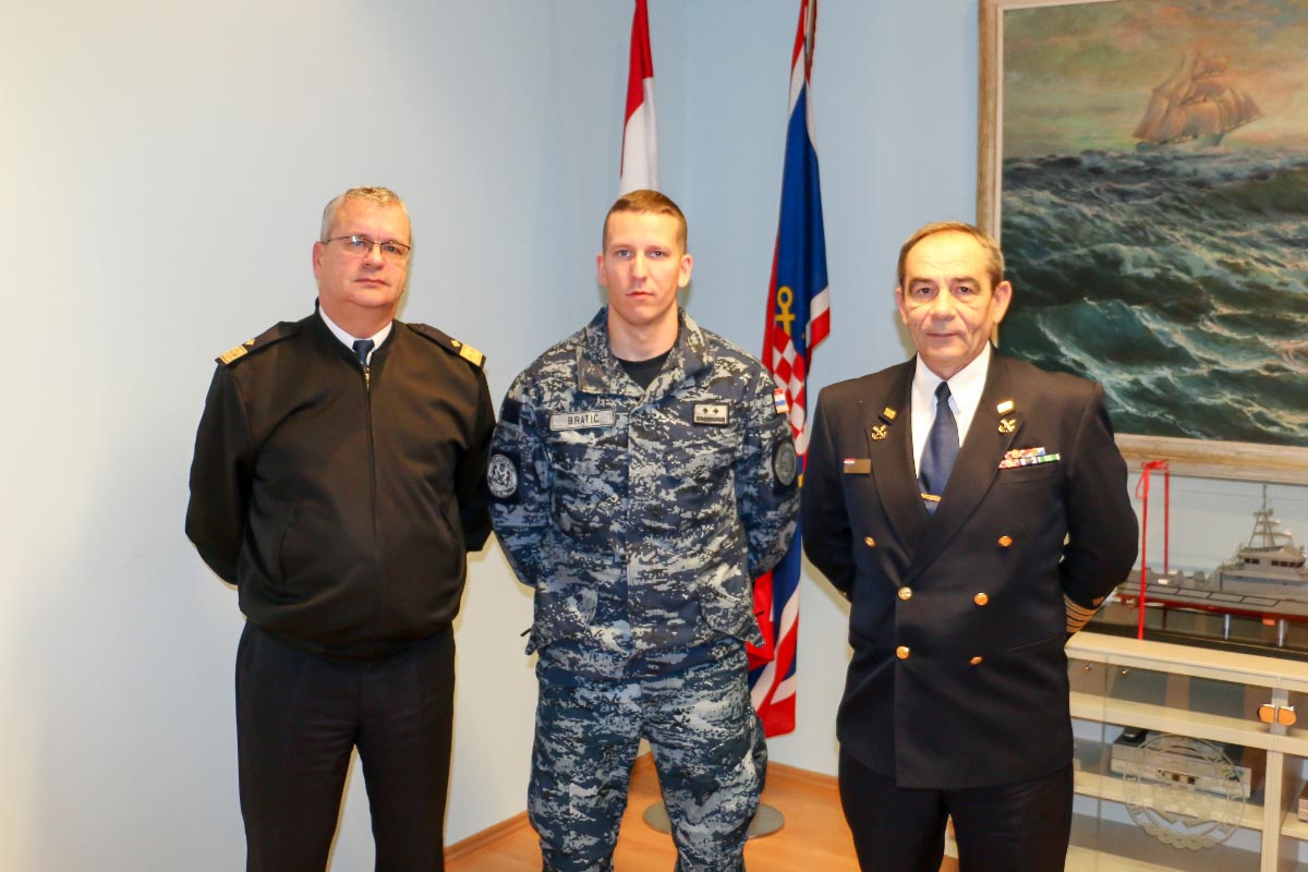 Slika https://www.morh.hr/wp-content/uploads/2019/02/eu_navfor_med_sophia_280119_02.jpg