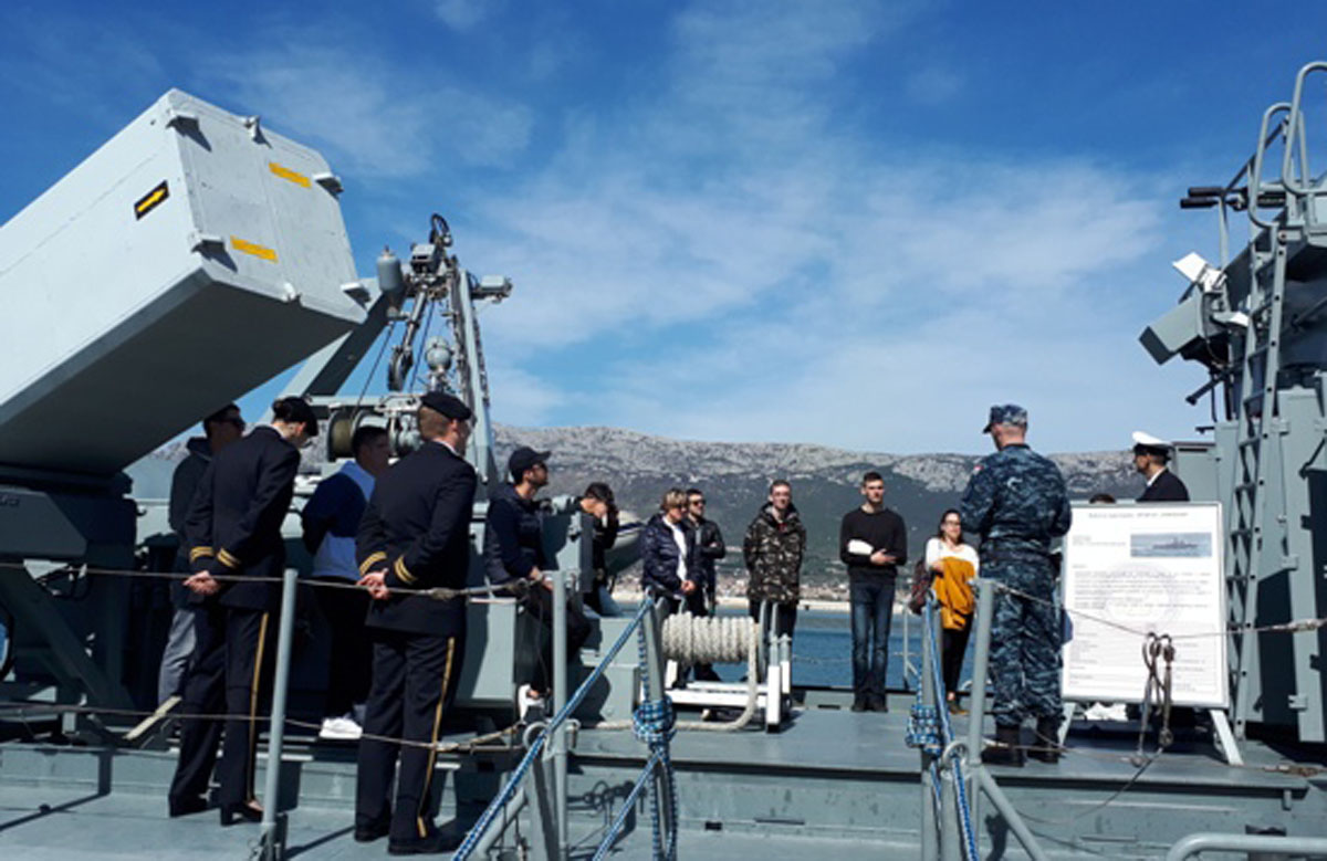 Slika https://www.morh.hr/wp-content/uploads/2019/03/dan_otvorenih_vrata_16032019_v.jpg