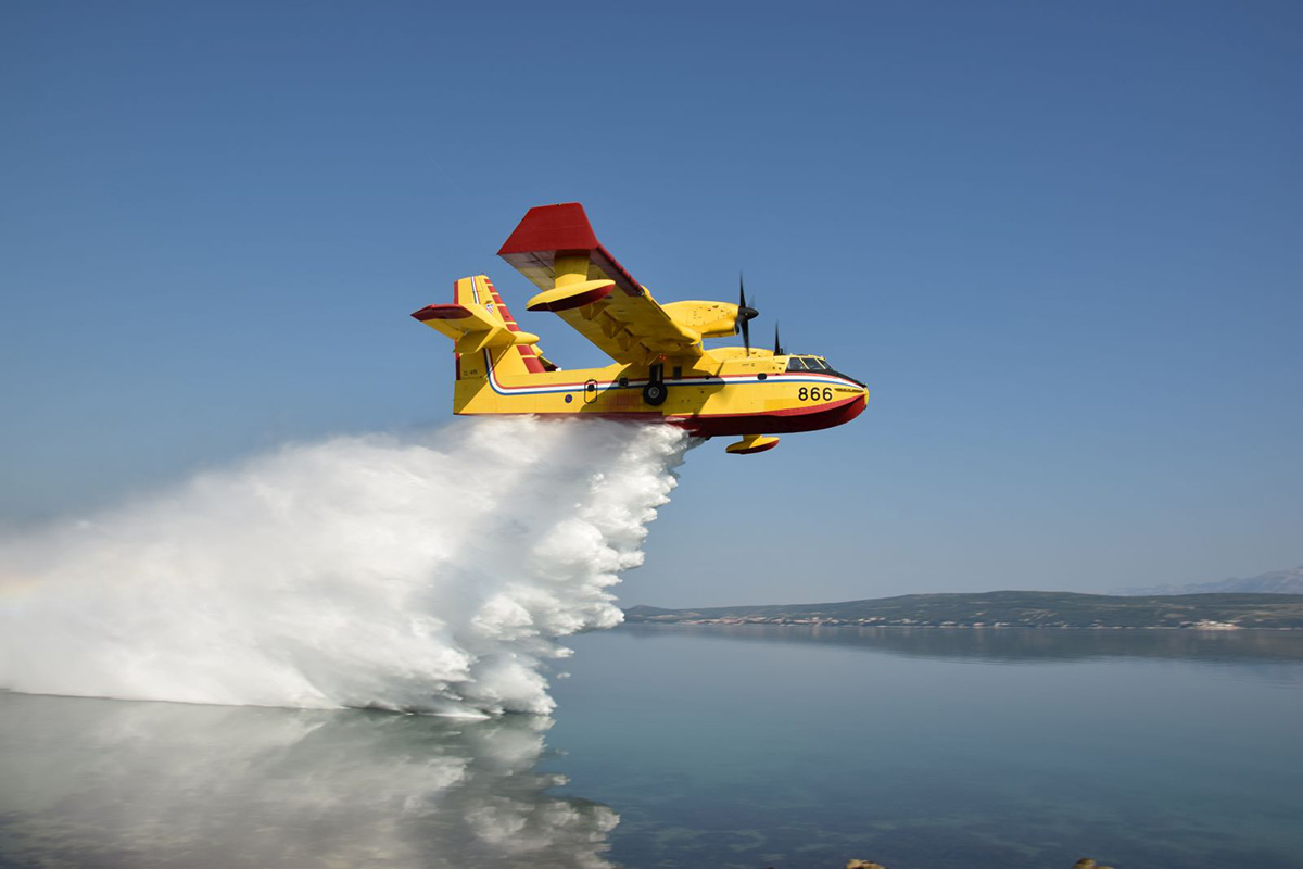 Slika https://www.morh.hr/wp-content/uploads/2019/03/gasenje_pozara_sibenik_210618_v.jpg