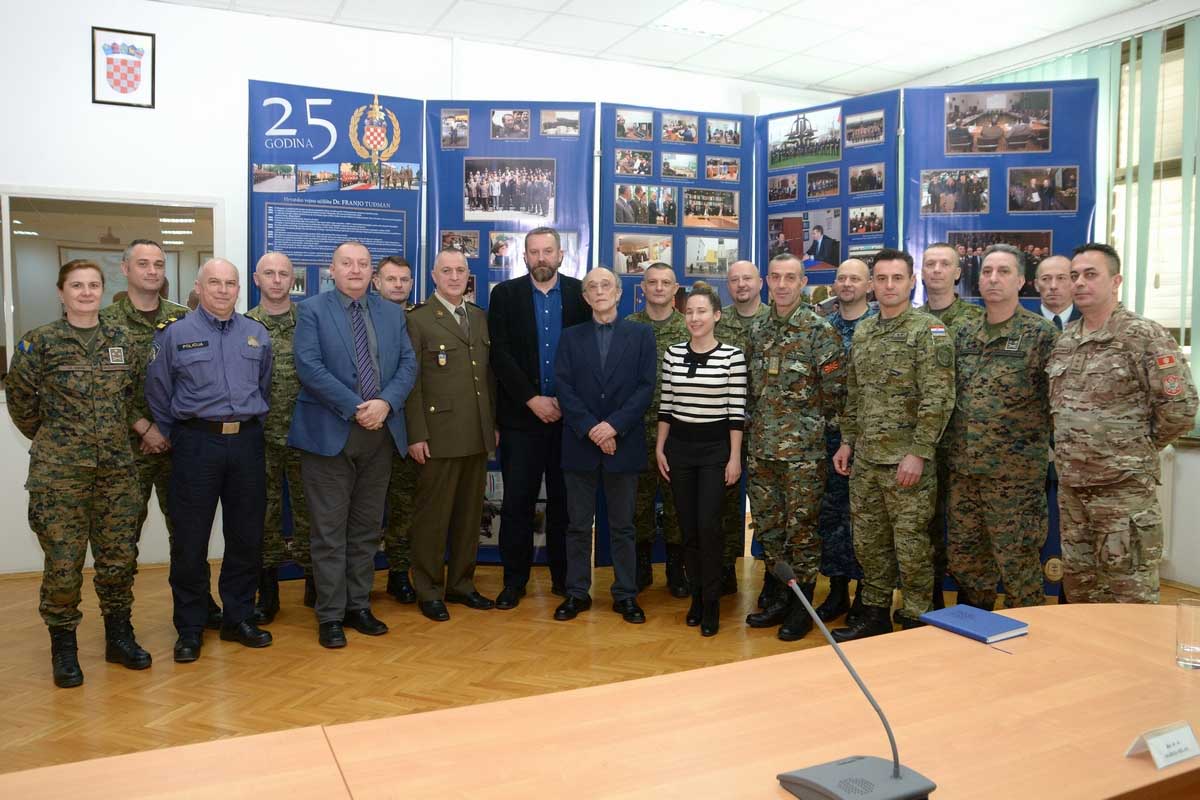 Slika https://www.morh.hr/wp-content/uploads/2019/03/ratna_skola_15022019_v.jpg