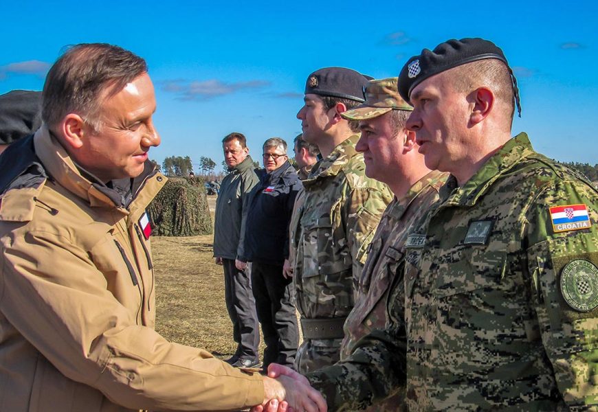 mjesta za upoznavanje američkog vojnikagrudnica za upoznavanje grudnjaka