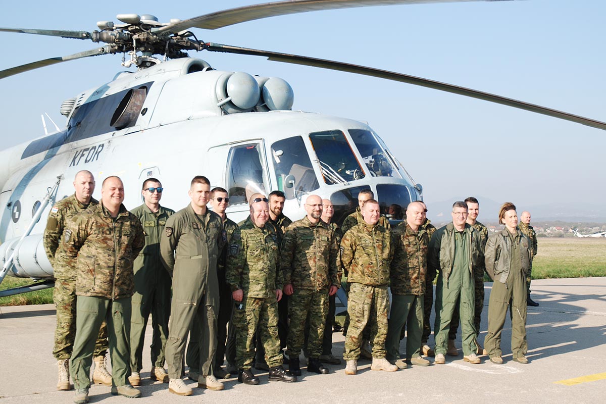 Slika https://www.morh.hr/wp-content/uploads/2019/04/31_hrvcon_kfor_020419_v.jpg