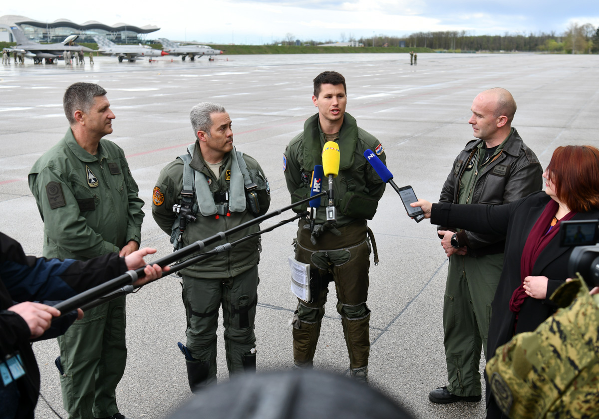 Slika https://www.morh.hr/wp-content/uploads/2019/04/f-16-pleso_05042019_26.jpg