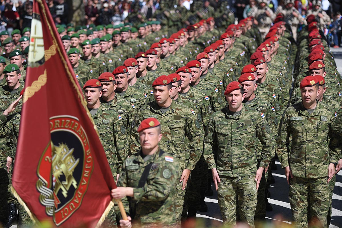 Slika https://www.morh.hr/wp-content/uploads/2019/04/gardijska_mehanizirana_brigada_sinj_010419_vv.jpg