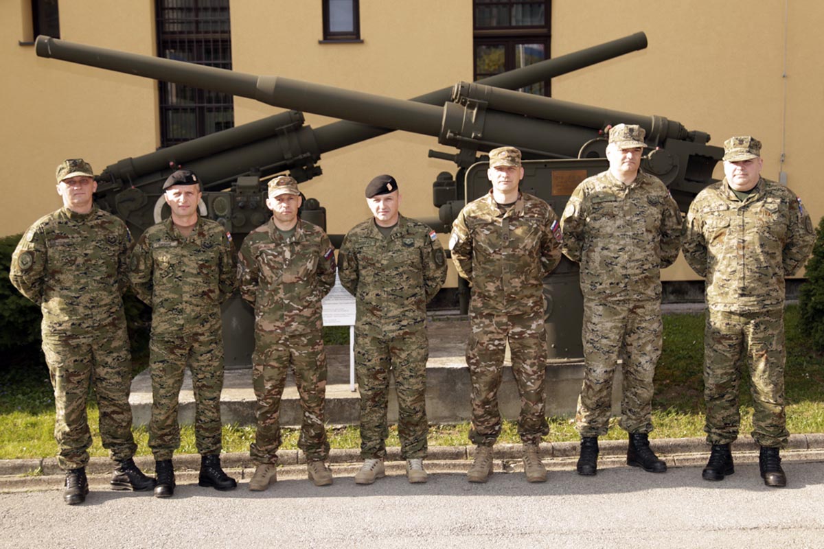 Slika https://www.morh.hr/wp-content/uploads/2019/04/hvu_centar_vojnih_skola_020419_v.jpg