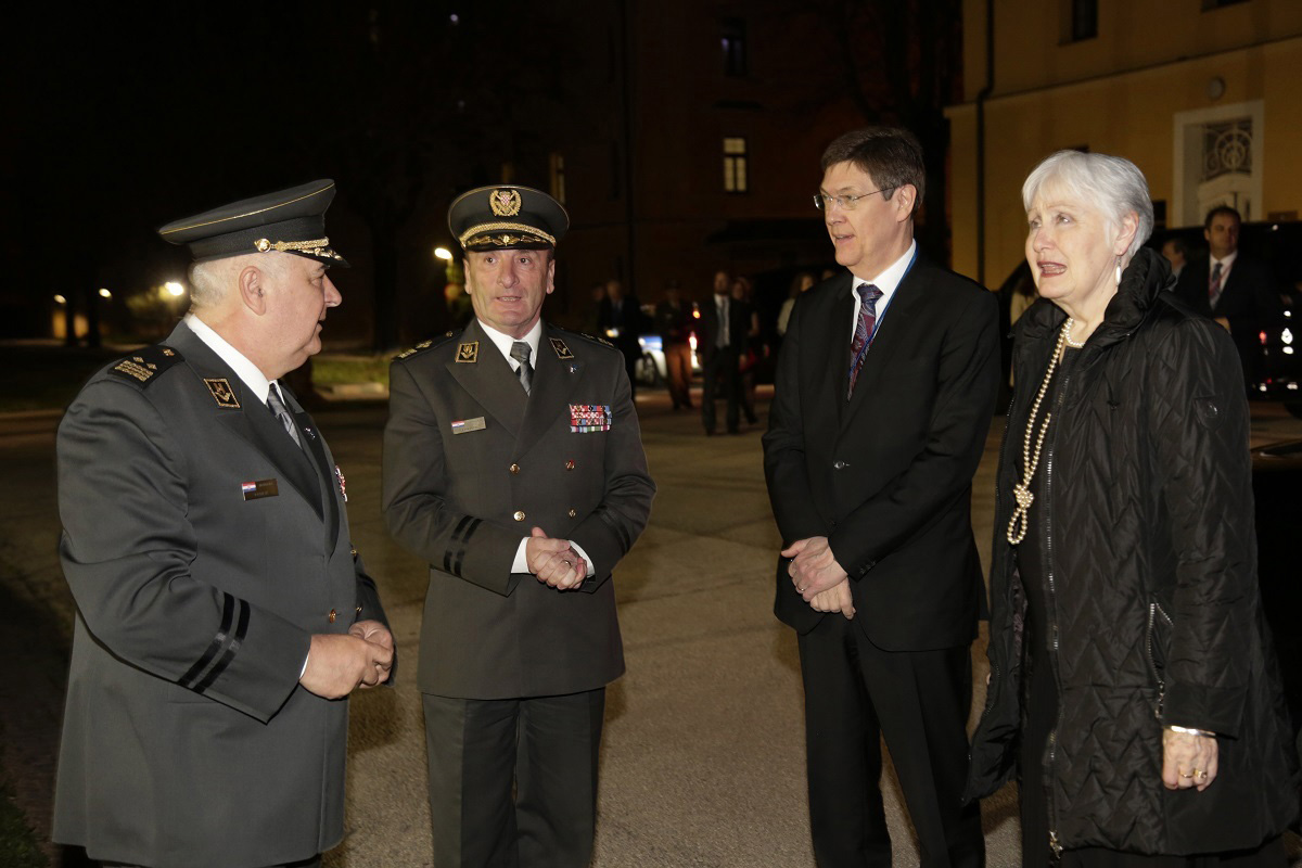 Slika https://www.morh.hr/wp-content/uploads/2019/04/hvu_parlamentarna_skupstina_nato_01042019_v.jpg