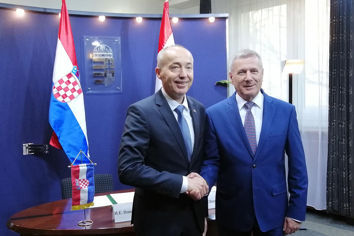 Slika https://www.morh.hr/wp-content/uploads/2019/04/krsticevic_benko_hungary_080419_11.jpg