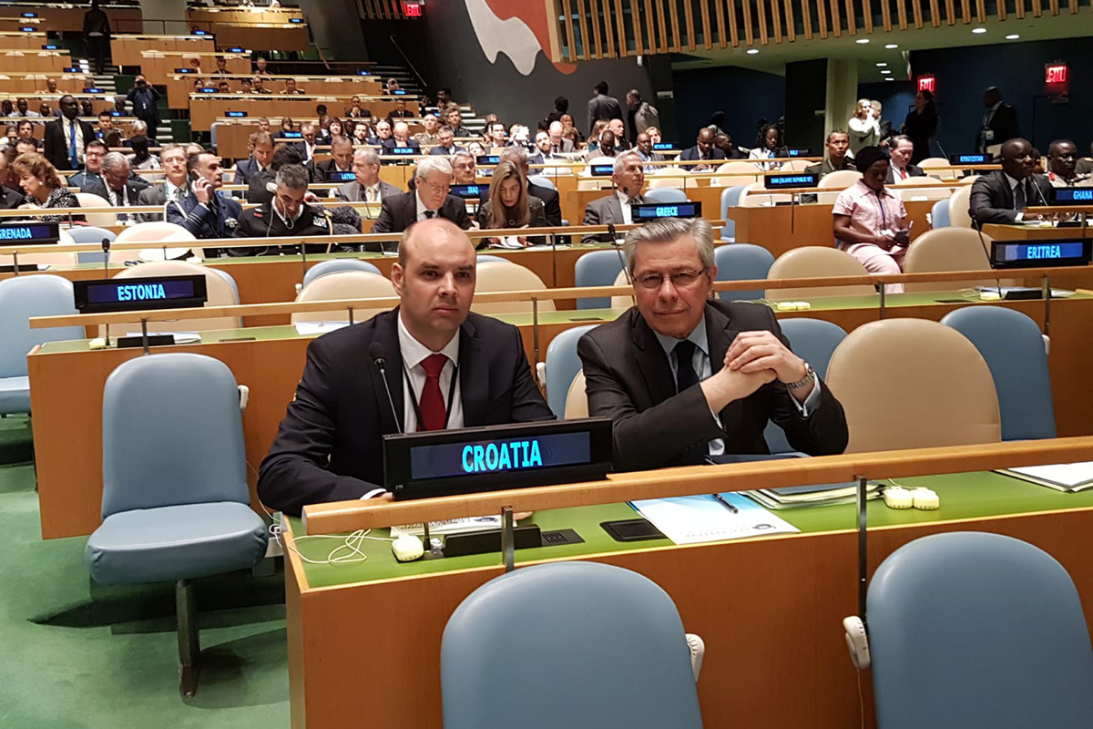 Slika https://www.morh.hr/wp-content/uploads/2019/04/mihatov_drobnjak_new_york_310319_t1v.jpg