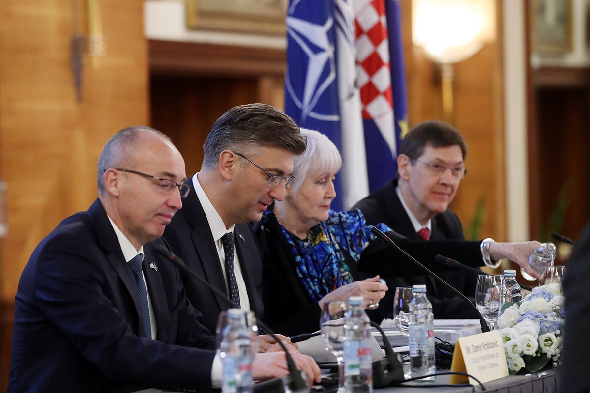 Slika https://www.morh.hr/wp-content/uploads/2019/04/nato_krsticevic_plenkovic_v.jpg