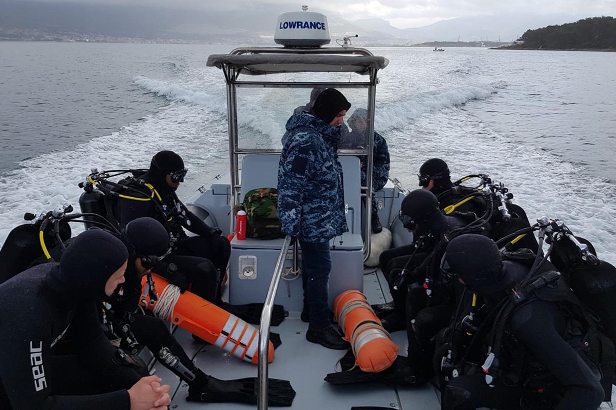 Slika https://www.morh.hr/wp-content/uploads/2019/04/obuka_libijske_ratne_mornarice_290319_v.jpg