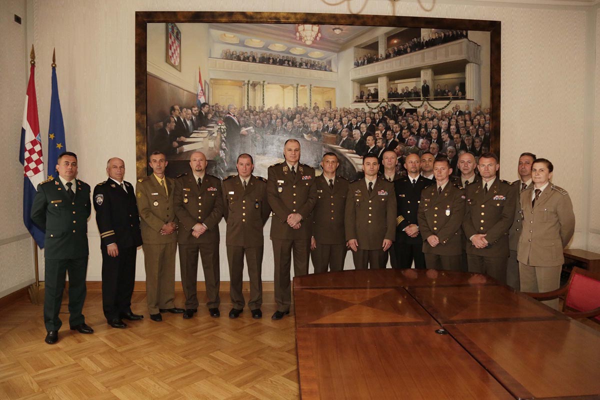 Slika https://www.morh.hr/wp-content/uploads/2019/04/ratna_skola_hrvatski_sabor_050419_v.jpg