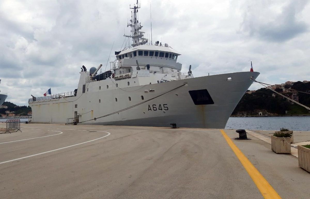 Slika https://www.morh.hr/wp-content/uploads/2019/05/francuski_ratni_brod_alize_290419_v.jpg