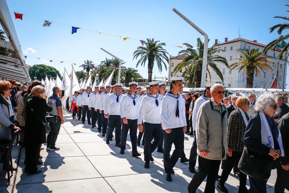 Slika https://www.morh.hr/wp-content/uploads/2019/05/hrm_sv_duje_dan_grada_splita_070519_v.jpg