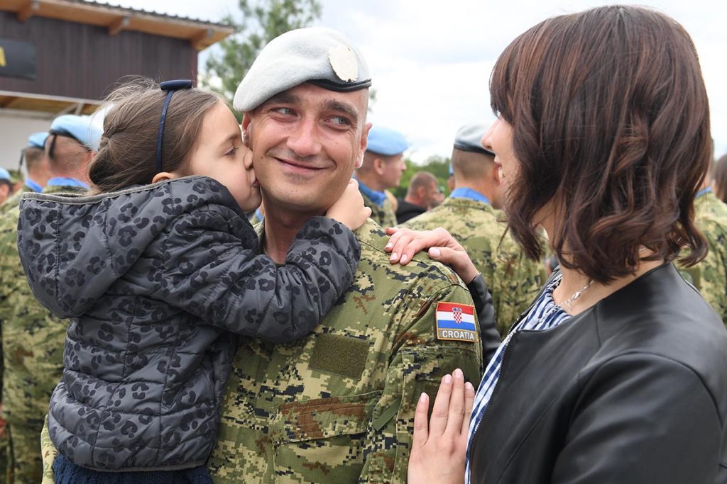 Slika https://www.morh.hr/wp-content/uploads/2019/05/povratak_2hrvcon_libanon_unifil_300519_v-1024x683.jpg