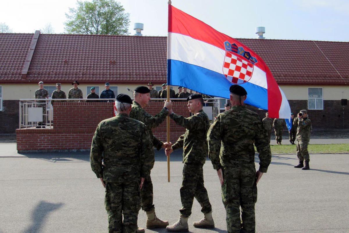 Slika https://www.morh.hr/wp-content/uploads/2019/05/primopredaja_duznosti_hrvcon_poljska_290419_v.jpg