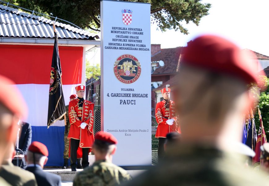 vojarna_pauci_knin
