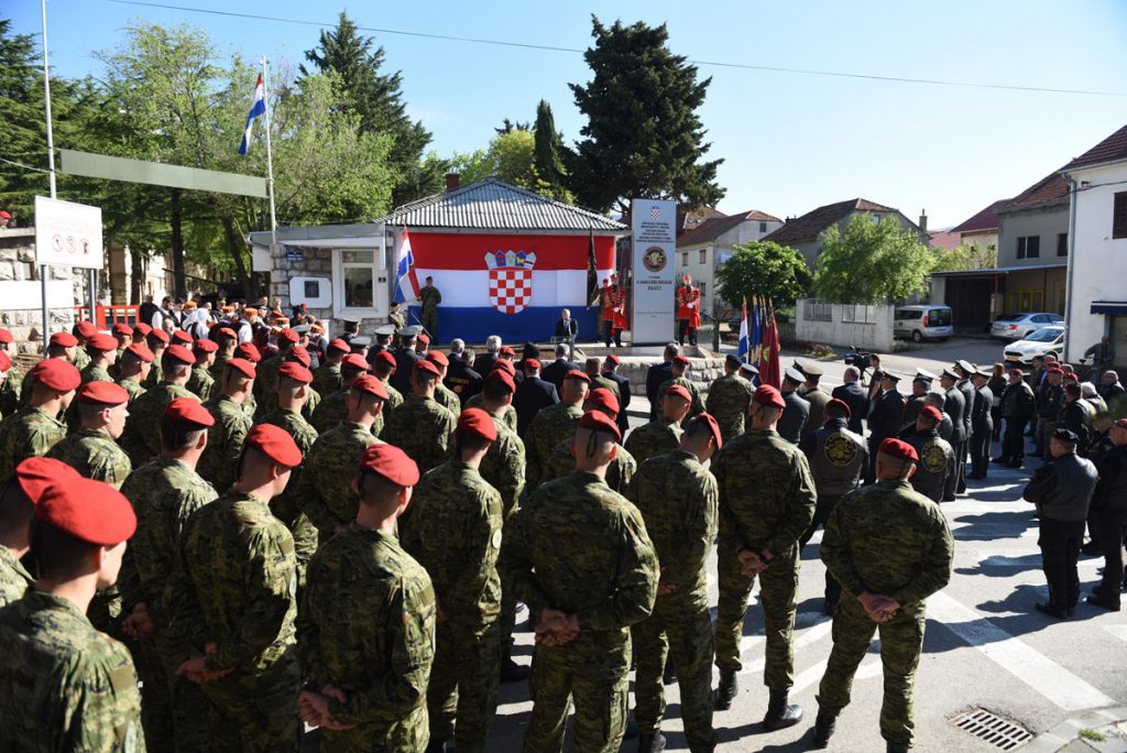 vojarna_pauci_knin