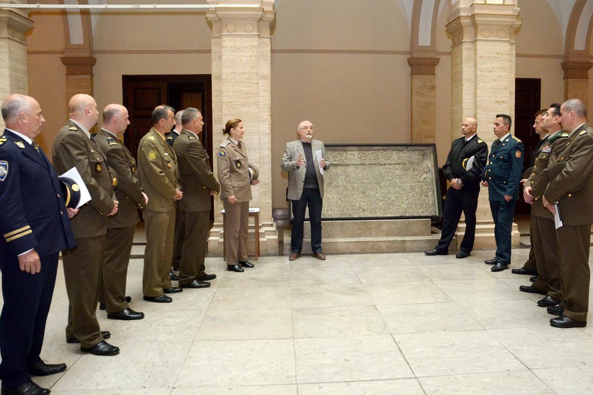 Slika https://www.morh.hr/wp-content/uploads/2019/05/ratna_skola_hazu_060519_v.jpg